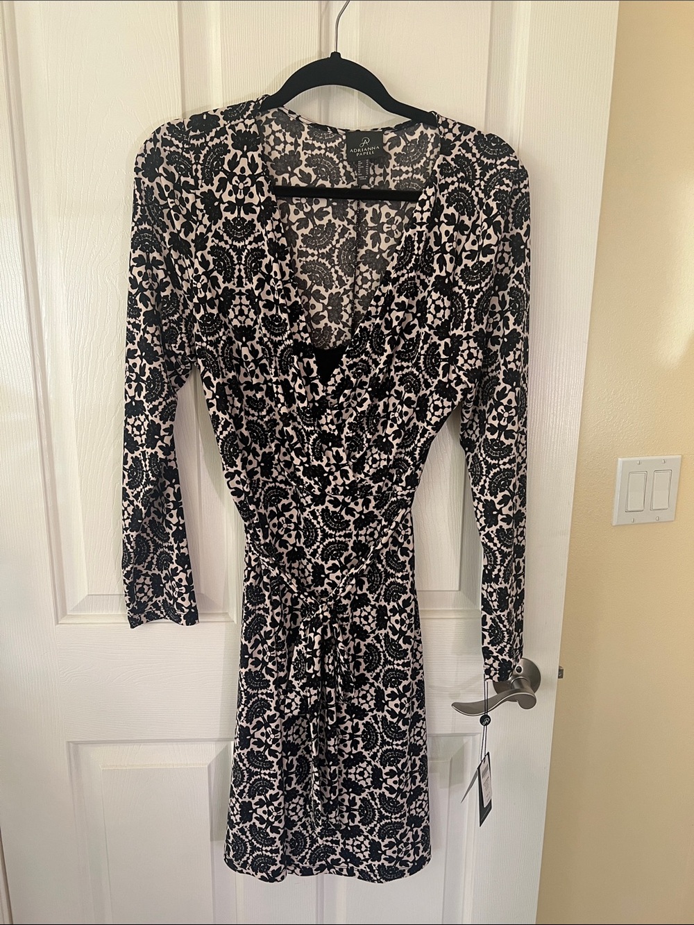 Adrianna Papell Black and Beige Printed Dress Sz 14